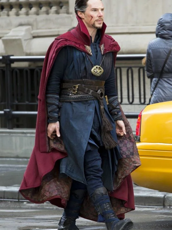 Benedict Cumberbatch Doctor Strange 2016 Costume