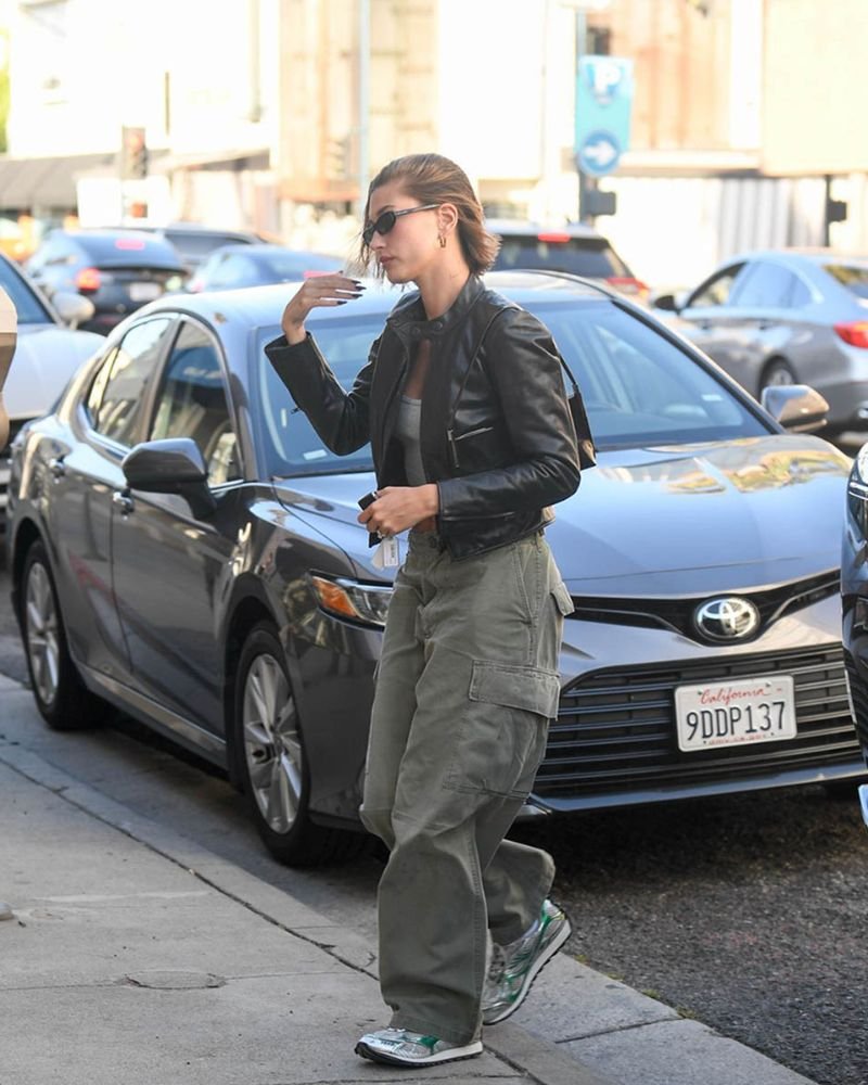 Get the Chic Hailey Bieber Cropped Leather Jacket  Trendy Women’s Outfit