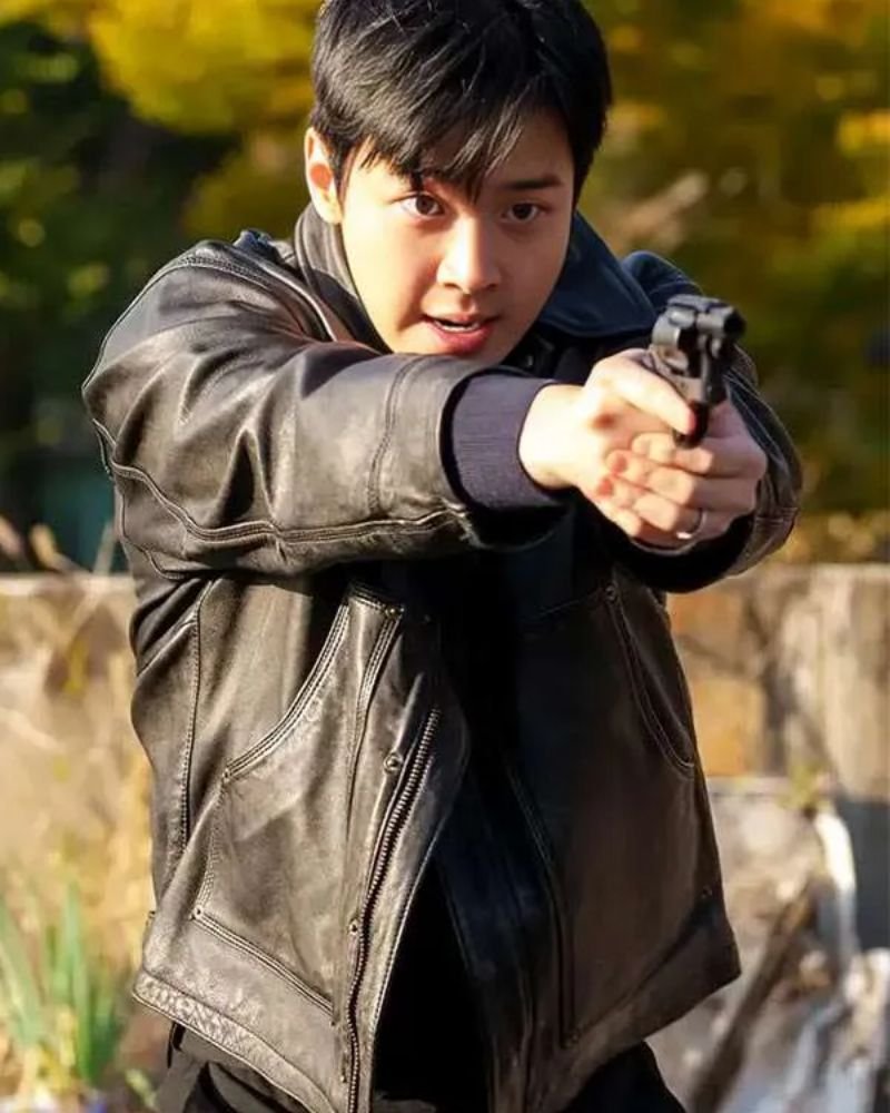 Cha Soo-yeol Black Leather Jacket from Queen Mantis  Bold TV Series Look