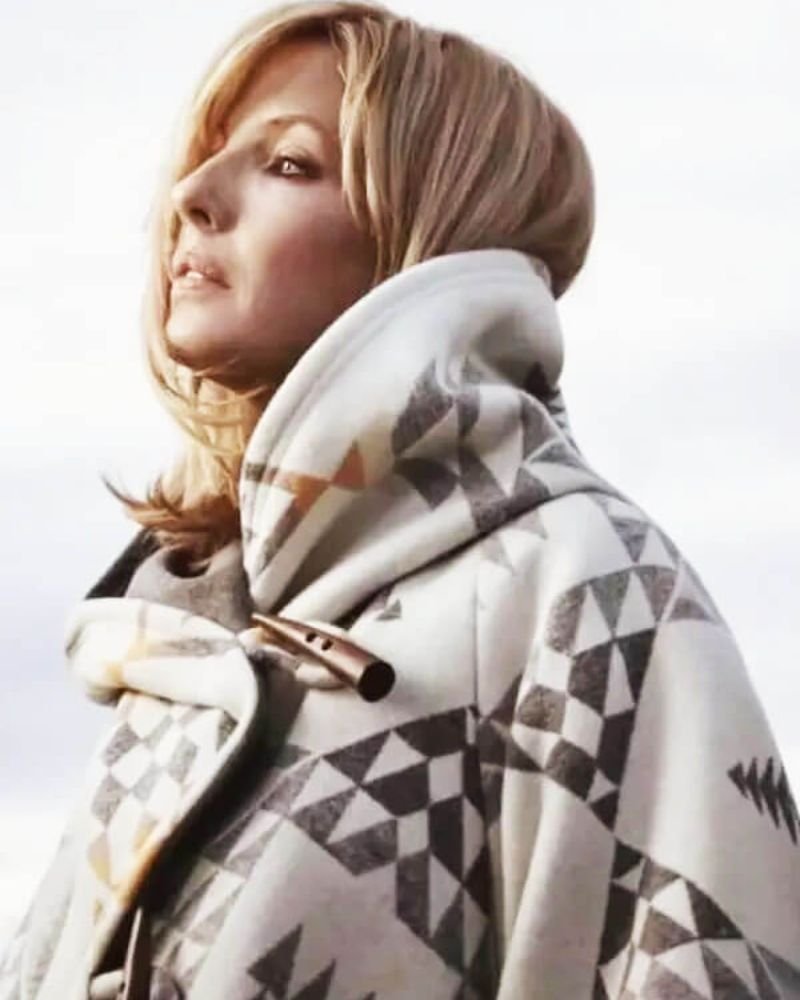 Yellowstone Kelly Reilly White Poncho Coat  Elegant Western Style