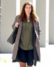 Inventing Anna Checkered Trench Coat – Vivian Kent Fashion Icon